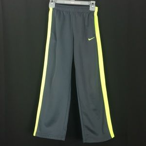 Boys youth size 7 joggers 
Excelente Condition